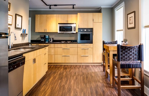 Harbor Springs Apartamento | 6 Campanas: Alojamiento en Harbor Springs para el viajero exigente