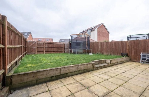 Leavesden Casa | 6 Berth- 5Beds- 2Bathroom- 3 room- 2 parking space