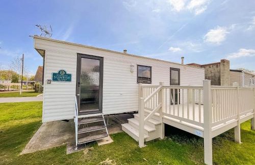 Walton on the Naze Otro | 6 Berth Caravan With Decking At Naze Marine Holiday Park Ref 17071P