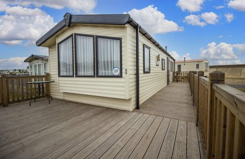 Lowestoft Casa | 6 berth caravan with decking at North Denes in Suffolk ref 40089ND