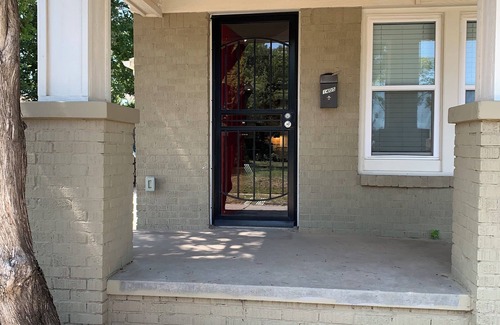 Central Oklahoma City Casa | 6 blocks from health science center, central heat and air, WIFI, washer in unit
