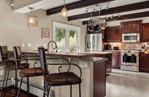 Lanesborough Casa | 6-BR Berkshires Estate w Pool