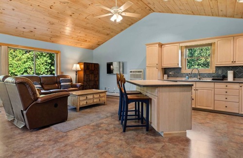 Lanesborough Casa | 6-BR Berkshires Estate w Pool