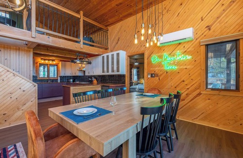 Wolf Laurel Casa | 6 Br Cabin~Hot Tub~Fire Pit~Min to Hatley Pointe