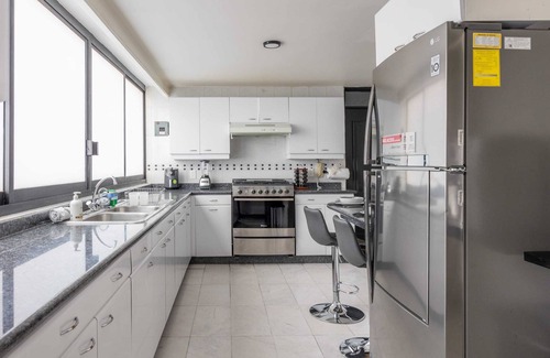 Los Morales Apartamento | 6-BR Posh Polanco pad: Desks in every room!