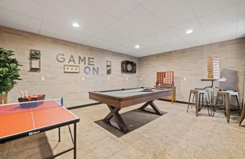 Fairview Casa | 6 Br Sleeps 16 - Game Room - Hot Tub - Firepit