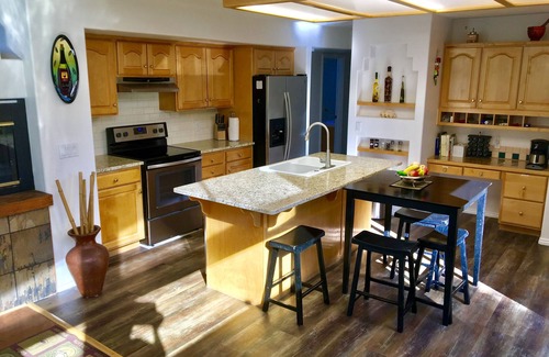 Zion National Park South Entrance Casa | 6 BR Villa Downtown en Springdale UT SW de Zion Nat Park Sleeps 14, estacionamiento gratuito