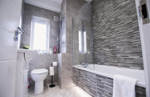 Swindon Apartamento | 6 CB - Spacious 2 Bedroom Apartment, Sleeps 3, Parking, Wifi