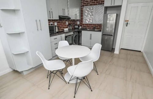 Eikenbosch Casa | 6 Culemborg Court, 5 Culemborg Street, Strand