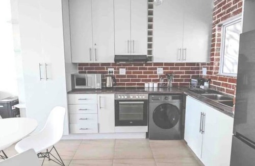 Eikenbosch Casa | 6 Culemborg Court, 5 Culemborg Street, Strand