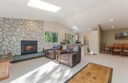 Deer Park Casa | 6 Dutchman home