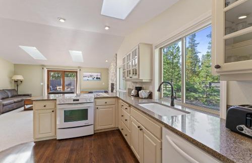 Deer Park Casa | 6 Dutchman home