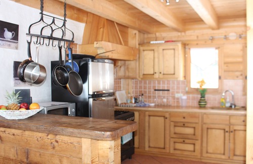 Les Prodains Chalet De Esquí | 6 en-suite bedrooms. Self catered prices shown and B & B or catered available