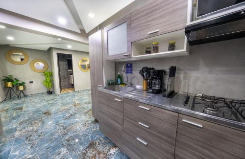 Zona Rosa Apartamento | 6 Habitaciones con un Jacuzzi Privado