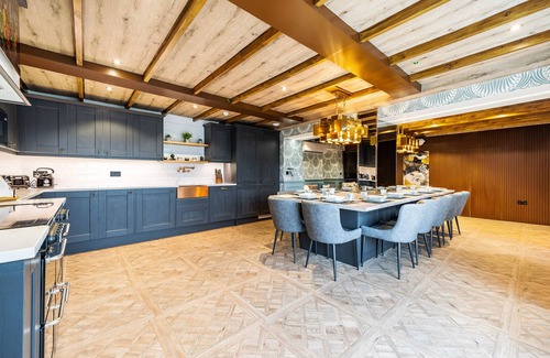 Morecambe Casa | 6* Luxury Private Beach Manor House with full heated swimming pool, gym & spa
