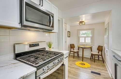 Kansas City Casa | 6 Mi to Arrowhead Stadium: Charming Home w/ Porch!