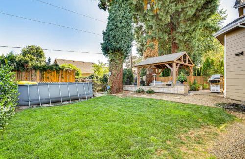 Central Oregon Casa | 6 Mi to Autzen Stadium Family Home with Hot Tub!