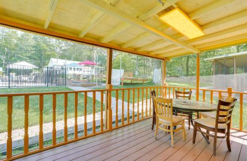 Mongaup Valley Casa | 6 Mi to Bethel Woods Cabin with Pool Access