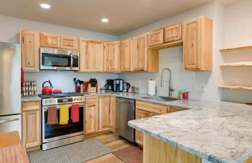 University Area Apartamento | 6 Mi to Dtwn Bright and Airy Anchorage Getaway!