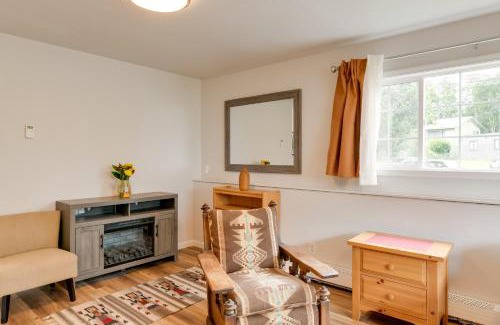 University Area Apartamento | 6 Mi to Dtwn Bright and Airy Anchorage Getaway!