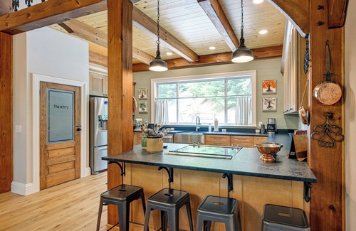 Glenville Casa | 6 Mi to Dtwn Cashiers: Spacious Home w/ Deck