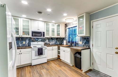 Northeast Pensacola Casa | 6 Mi to Dtwn Pensacola: Family-Friendly Gem!