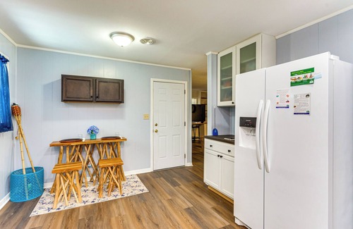 Northeast Pensacola Casa | 6 Mi to Dtwn Pensacola: Family-Friendly Gem!