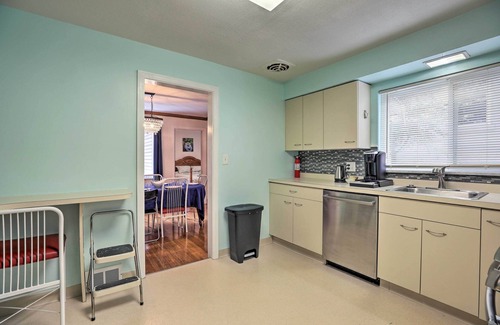 Squirrel Hill Casa | 6 Mi to Dtwn: Pittsburgh Townhome w/ Porch