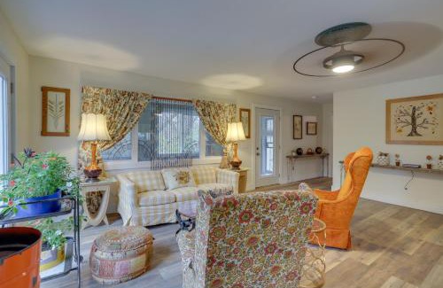 Coloma Casa | 6 Mi to Lake Michigan Coloma Farmhouse