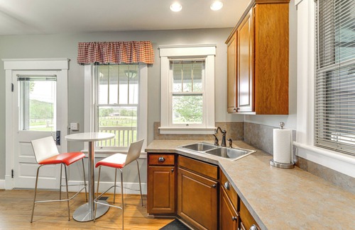 Petersburg Casa | 6 Mi to Rabbit Hash: Rural Home w/ 2 Porches