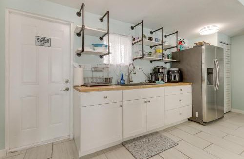 Echo Lake Apartamento | 6 Mi to Riviera Beach WPB Retreat with Pool Access!
