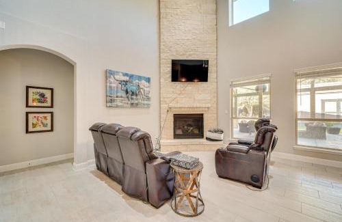 San Antonio Casa | 6 Mi to SeaWorld Pet-Friendly Home with Pool Access