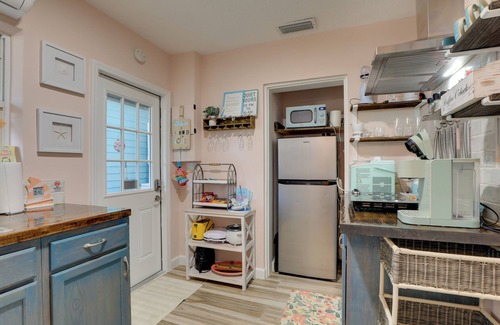 Southgate Apartamento | 6 Mi to Siesta Beach: Outdoor Oasis w/Hot Tub