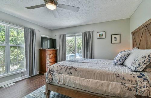Oakley Casa | 6 miles to downtown Asheville. Sleeps 5.