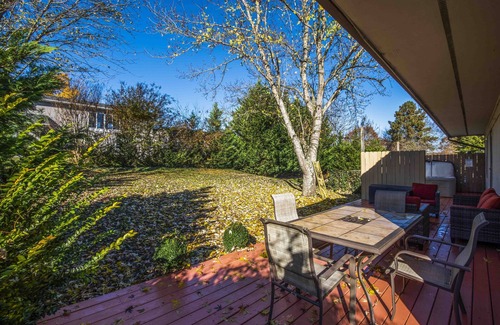 Kodak Casa | 6 Min Off exit 407 Hot Tub Firepit Spacious Game Room Fenced Large Yard