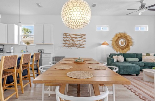 Crescent Beach Casa | 6 min walk to beach!|Pool|Beach chairs