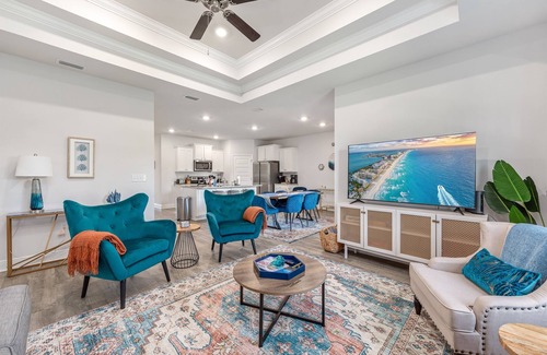 Port St. Joe Casa | 6 Min Walk to Beach – GolfCart ,Heated Pool & BBQ