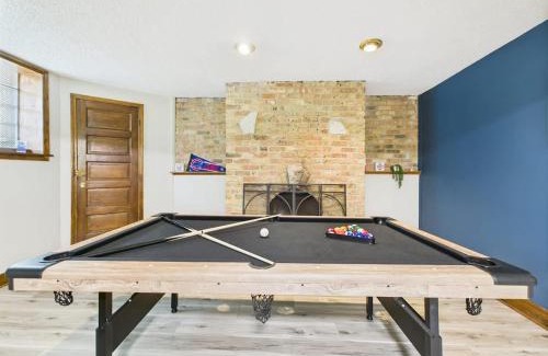 Wrigleyville Apartamento | 6 Min Walk to Wrigley King Bed and Parking