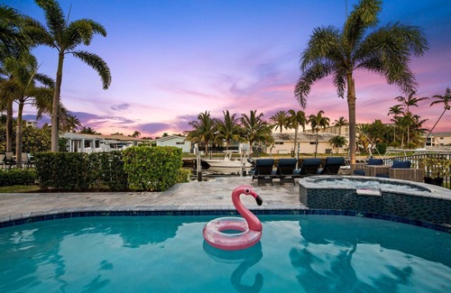 Garden Isles Casa | 6 mins to Beach~Heated Pool~Jacuzzi~Big Backyard~30 Foot Dock