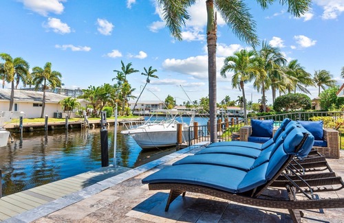 Garden Isles Casa | 6 mins to Beach~Heated Pool~Jacuzzi~Big Backyard~30 Foot Dock