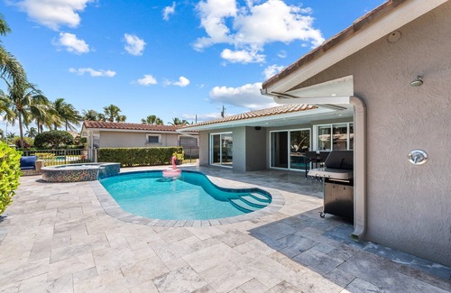 Garden Isles Casa | 6 mins to Beach~Heated Pool~Jacuzzi~Big Backyard~30 Foot Dock