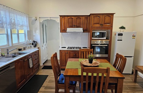 Woolloongabba Casa | 6 Mins to Brisbane City–Stylish Retreat