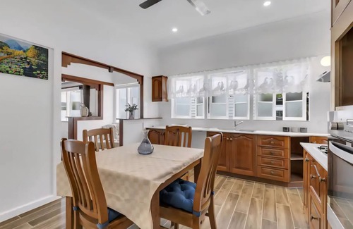 Woolloongabba Casa | 6 Mins to Brisbane City–Stylish Retreat
