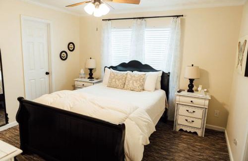 Dahlonega Casa | 6 minutes from Downtown Dahlonega, Wine Country