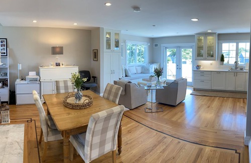Middletown Condominio | 6 Month Minimum or Longer! 1 mile from Beaches & Close to Downtown Newport, RI