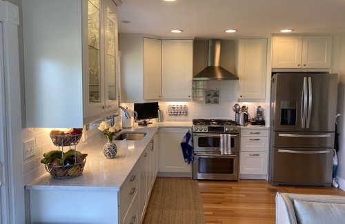 Middletown Condominio | 6 Month Minimum or Longer! 1 mile from Beaches & Close to Downtown Newport, RI