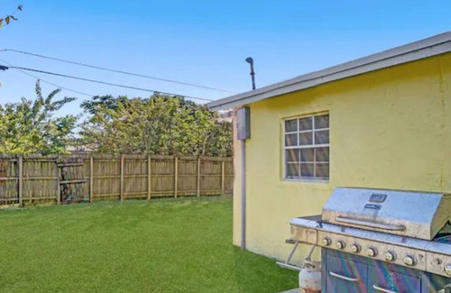 Davie Casa | 6| Near Guitar Hotel & Fll Airport |3 Bedroom House| Centrally Located