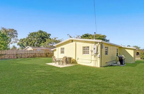 Davie Casa | 6| Near Guitar Hotel & Fll Airport |3 Bedroom House| Centrally Located