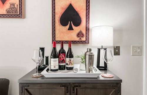 Pinehurst Casa | #6 near Village w/ King * Pinehurst Brews and Snooze * 4 Beds * EV Charger