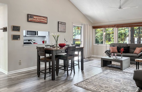 Pinehurst Casa | #6 near Village w/ King * Pinehurst Brews and Snooze * 4 Beds * EV Charger